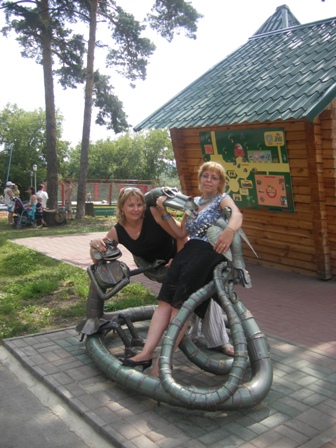 мы с мартышкой попугаем и удавом..хотим в мультик))).JPG